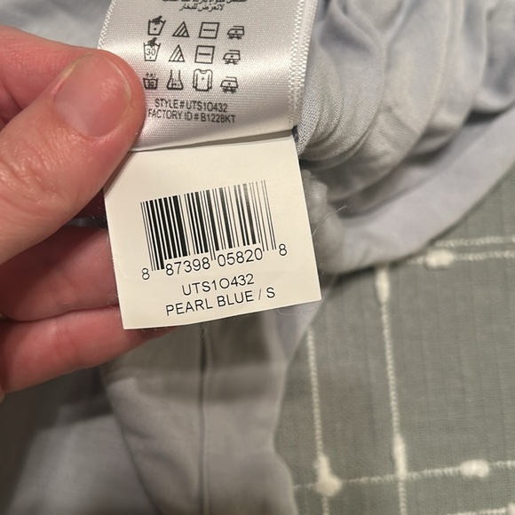 BCBGeneration pearl blue tank top with long back size S - Picture 9 of 9